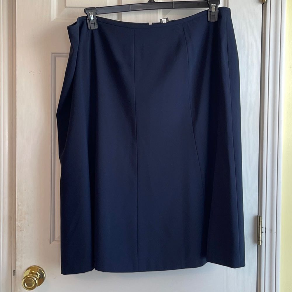 Alex Marie Women’s navy 100% Polyester size 22W skirt.